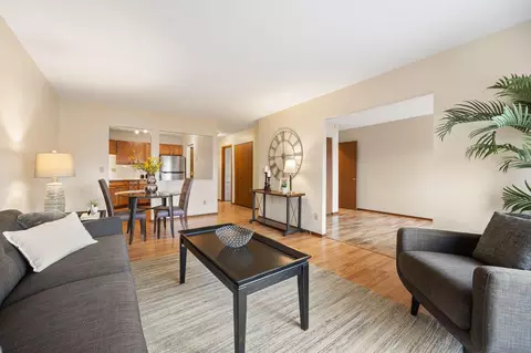 1111 Elway St #307, Saint Paul, MN 55116