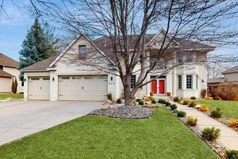 545 Owasso Hills Dr, Roseville, MN 55113