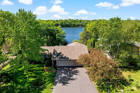 15466 Village Woods Dr, Eden Prairie, MN 55347