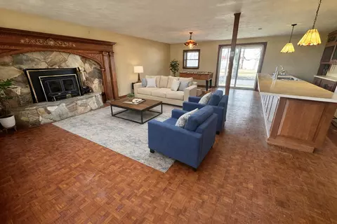 Living - 212 Carrow Cir, Marshall, MN 56258 photo 7 of 7