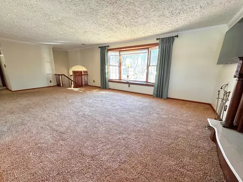 Living - 212 Carrow Cir, Marshall, MN 56258 photo 6 of 7