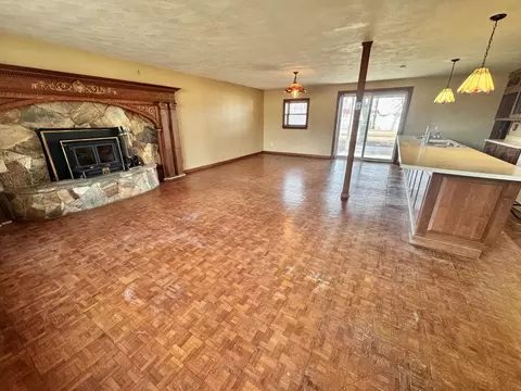 Living - 212 Carrow Cir, Marshall, MN 56258 photo 4 of 7