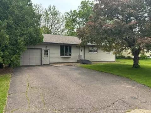 555 2nd Ave NE, Milaca, MN 56353