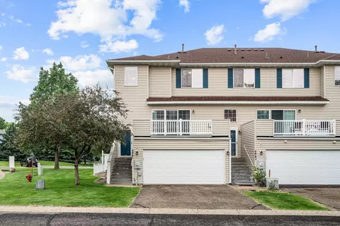 4961 Grenwich Ave N, Oakdale, MN 55128