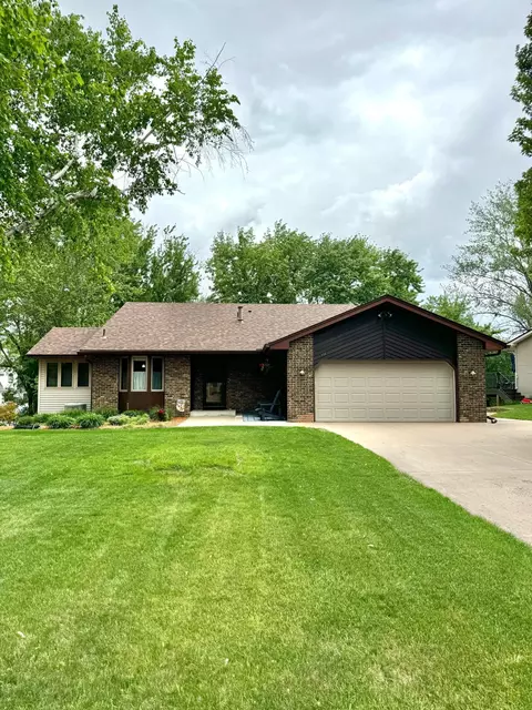 111 Canterbury Rd, Circle Pines, MN 55014
