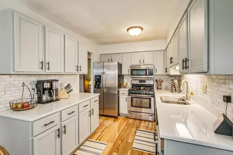 3948 Orchid Ln N, Plymouth, MN 55446