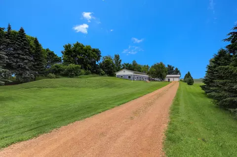 6780 Augusta Rd, Chaska, MN 55318 photo 2
