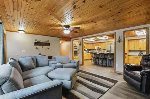 6780 Augusta Rd, Chaska, MN 55318 photo 9