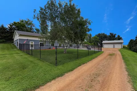 6780 Augusta Rd, Chaska, MN 55318 photo 3
