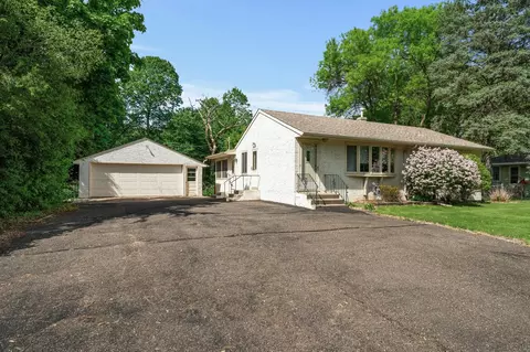 2577 Mayer Ln E, Maplewood, MN 55119
