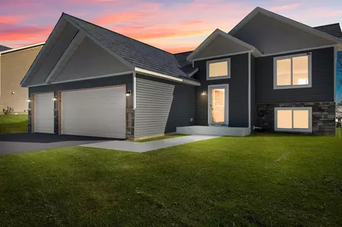2135 Violet Ln, Faribault, MN 55021