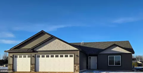 808 12th St SE, Waseca, MN 56093