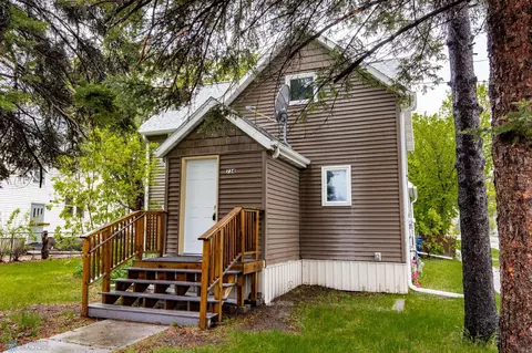 734 College St N, Fargo, ND 58102