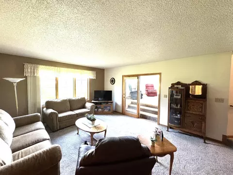 Living - 1102 Travis Rd, Marshall, MN 56258 photo 2 of 5