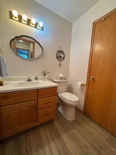 Bath - 1102 Travis Rd, Marshall, MN 56258 photo 3 of 3