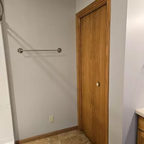 Bath - 410 E 9th St, Morris, MN 56267 photo 6 of 6