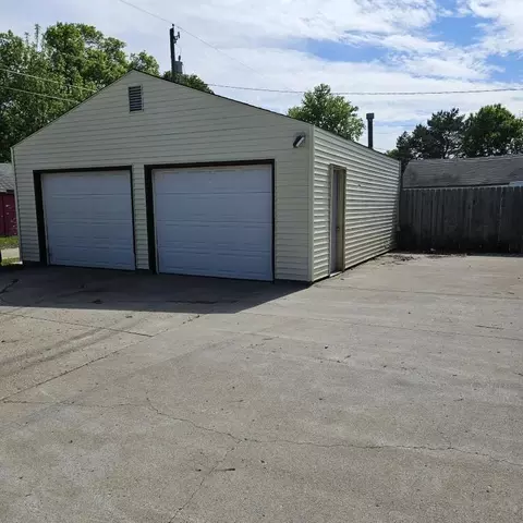 Exterior - 410 E 9th St, Morris, MN 56267 photo 2 of 9
