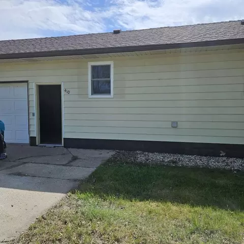 Exterior - 410 E 9th St, Morris, MN 56267 photo 6 of 9