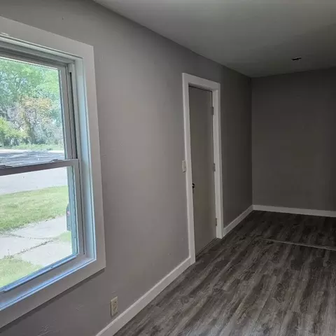 Entry Way - 410 E 9th St, Morris, MN 56267 photo 2 of 3