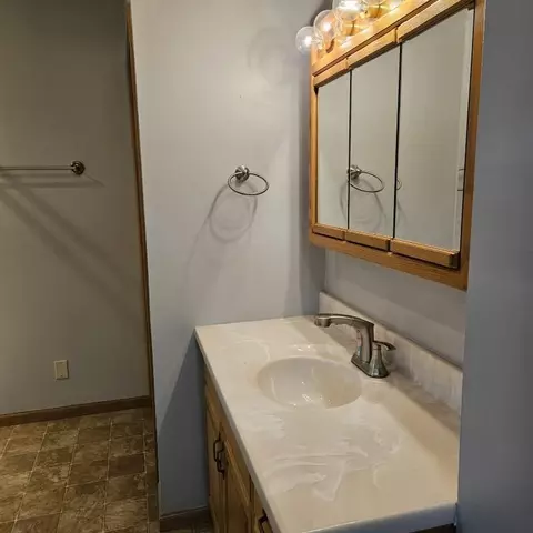 Bath - 410 E 9th St, Morris, MN 56267 photo 5 of 6