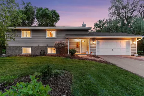 4947 Green Valley Rd, Minnetonka, MN 55345