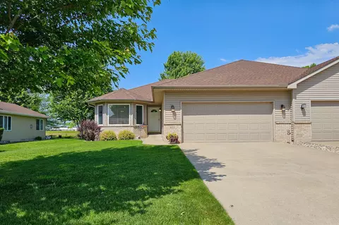 812 S Chestnut St, Belle Plaine, MN 56011