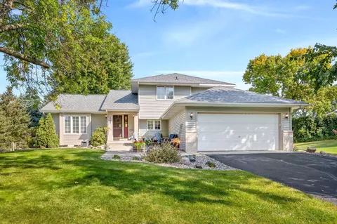 1748 Valley Ridge Pl, Chanhassen, MN 55317