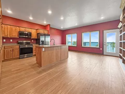 715 Lake Shore Dr NE #214, Bemidji, MN 56601