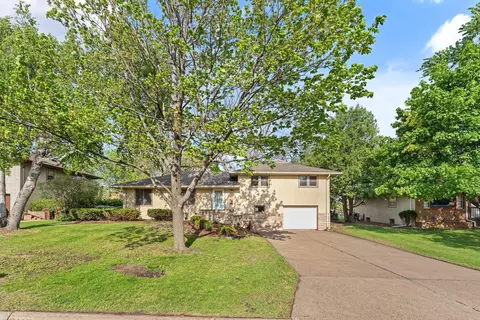 242 10th Ave N, South Saint Paul, MN 55075