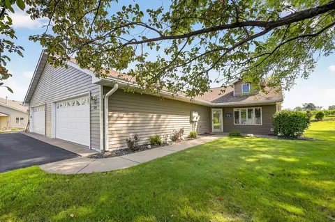 320 Meadowview Ct, Baldwin, WI 54002