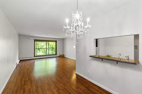 10441 Greenbrier Rd #315, Minnetonka, MN 55305
