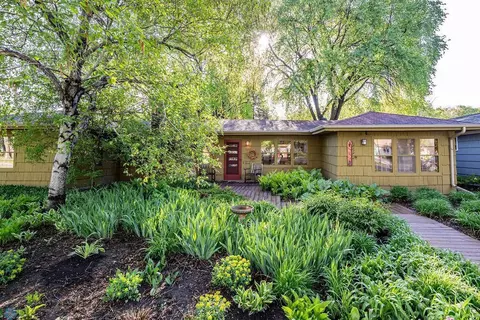 1209 5th St N, Fargo, ND 58102