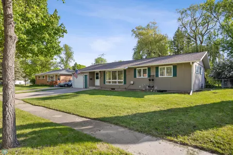 606 Cedar Ln, Moorhead, MN 56560