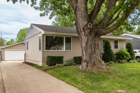 182 37th Ave NW, Rochester, MN 55901