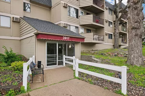 3917 Heritage Hills Dr #303, Bloomington, MN 55437