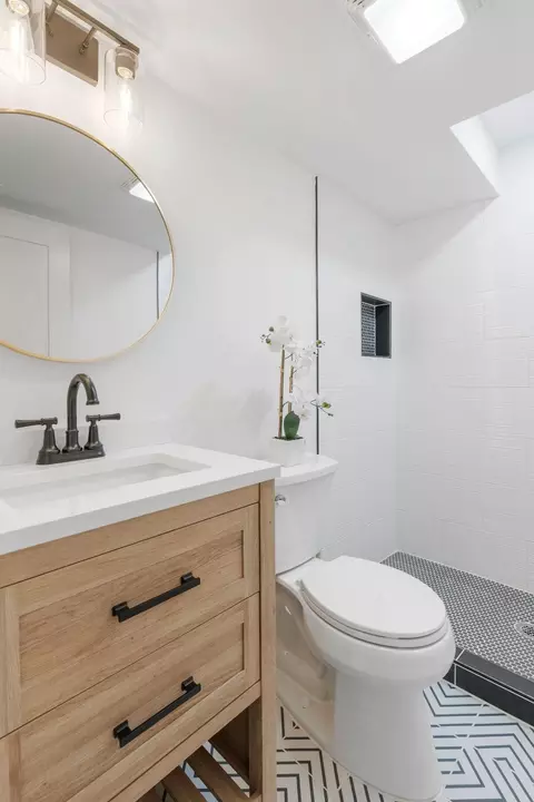 Bath - 1 Maclynn Rd, Excelsior, MN 55331 photo 7 of 8