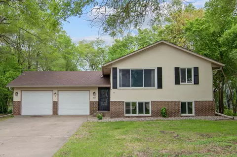 715 E 3rd St, Monticello, MN 55362
