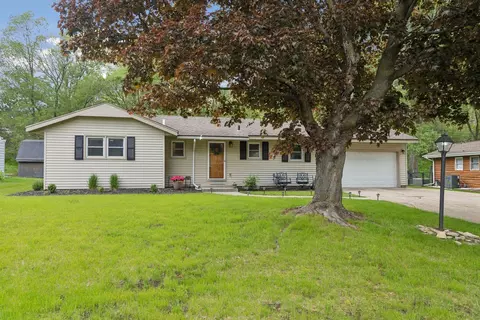 2243 Apache St, Mendota Heights, MN 55120