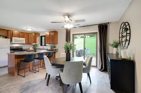 11594 Scotch Pine Ct, Eden Prairie, MN 55344