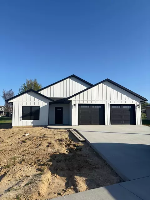 1101 Courtney Dr, Caledonia, MN 55921