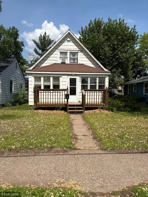 3934 Hubbard Ave N, Robbinsdale, MN 55422