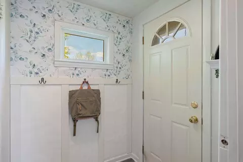 Entry Way - 3901 4th Ave E, Hibbing, MN 55746 photo 1 of 1