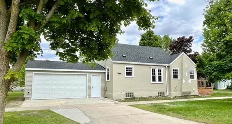 Exterior - 610 5th Ave SW, Austin, MN 55912 photo 4 of 5