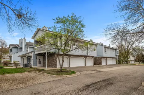5345 Highpointe Ter, Bloomington, MN 55437