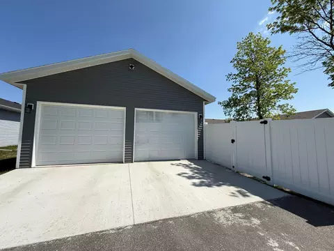 2014 Nelson Dr, Thief River Falls, MN 56701 photo 2