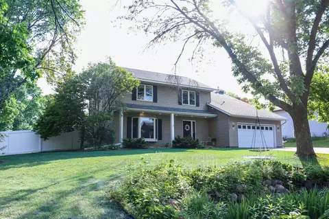 9461 Wentlock Rd, Woodbury, MN 55125