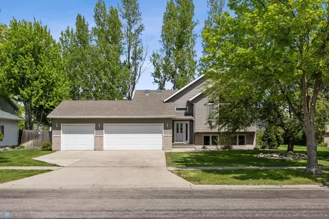 2617 38 12 Ave S, Fargo, ND 58104