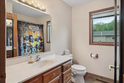 405 August Hills Dr, La Crescent, MN 55947 photo 14