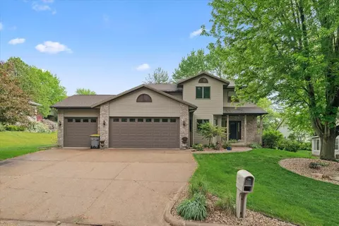 405 August Hills Dr, La Crescent, MN 55947