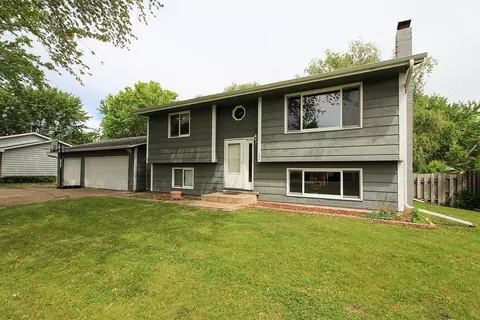 122 Crystal Ct, Montrose, MN 55363
